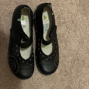 El Naturalista Black Mules with Artistic Stitching